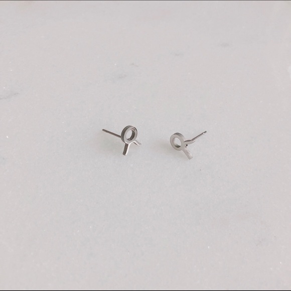 ♉️ Horoscope Stud Earrings - Picture 2 of 13